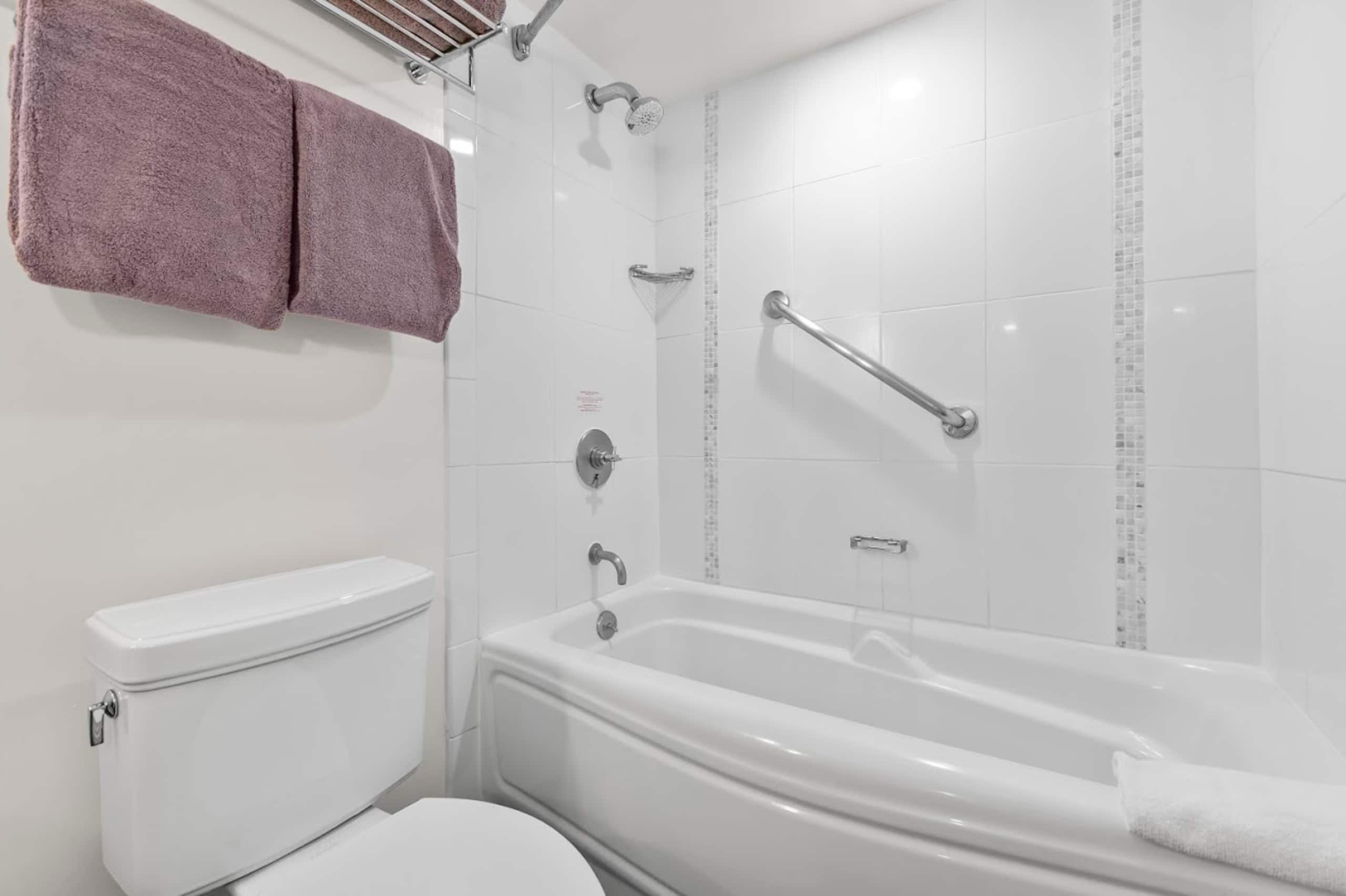 Condo in Honolulu · ★4.93 · Studio · 2 beds · 1 private bath - Image 19