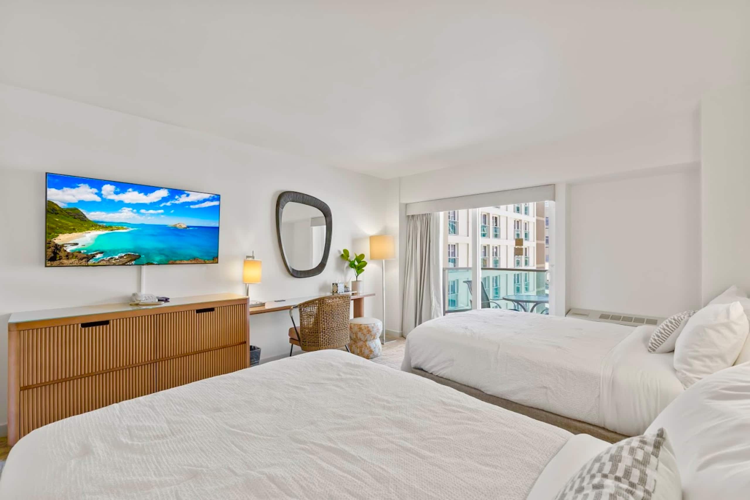 Condo in Honolulu · ★4.93 · Studio · 2 beds · 1 private bath - Image 6
