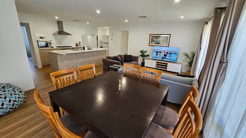 5 Bdrm Disabled Access Hme for BIG or small Groups