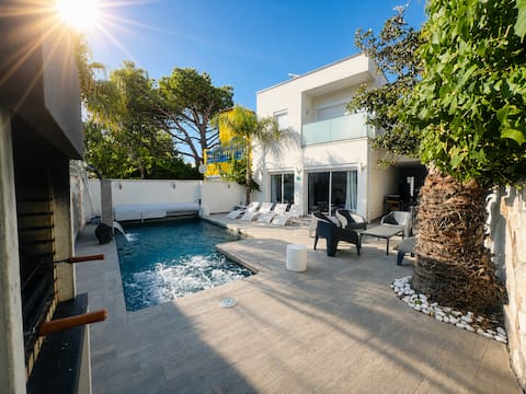 Beautiful Villa with pool