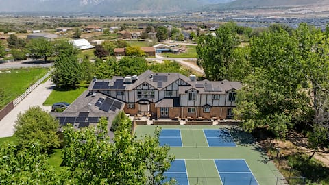 Premiere Orchard Pickleball Retreat-Sleeps 30+