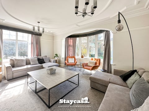 Spacious 5BR Leicester Home | Sleeps 10 | Parking!