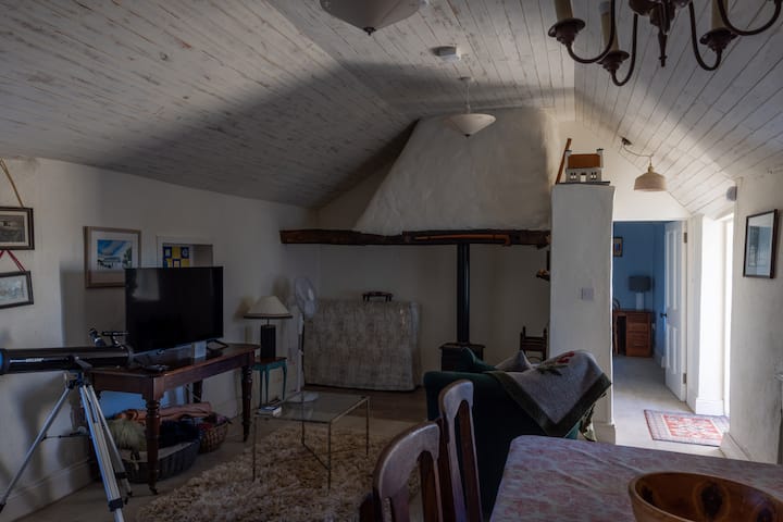 Historic Thatched Cottage Getaway In Kilkenny - Ireland