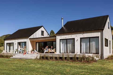 Luxe Lake House close to Tongariro River / Ruapehu