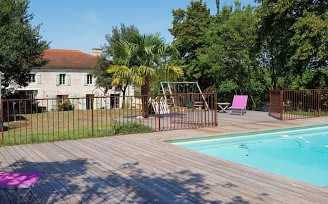 Beautiful family home with pool in Jegun