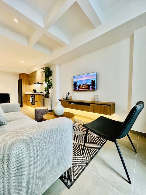 Successful Airbnb property: Pristine, Spacious 3 bedroom, King Bed, Best Area! in Valle Del Cauca