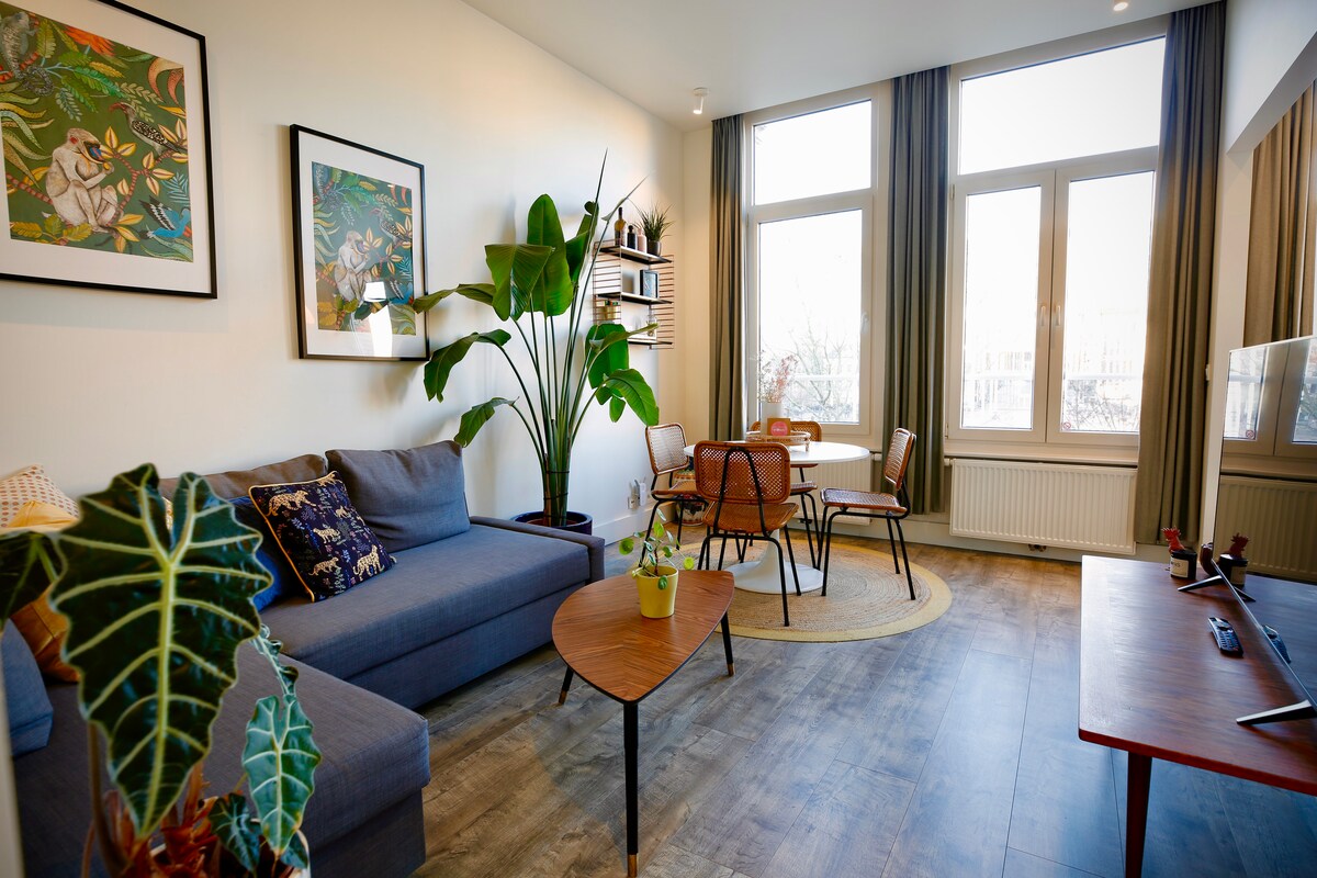 Top performing Airbnb: Fons Sleeps @ Theaterplein Antwerpen 1 in Antwerpen