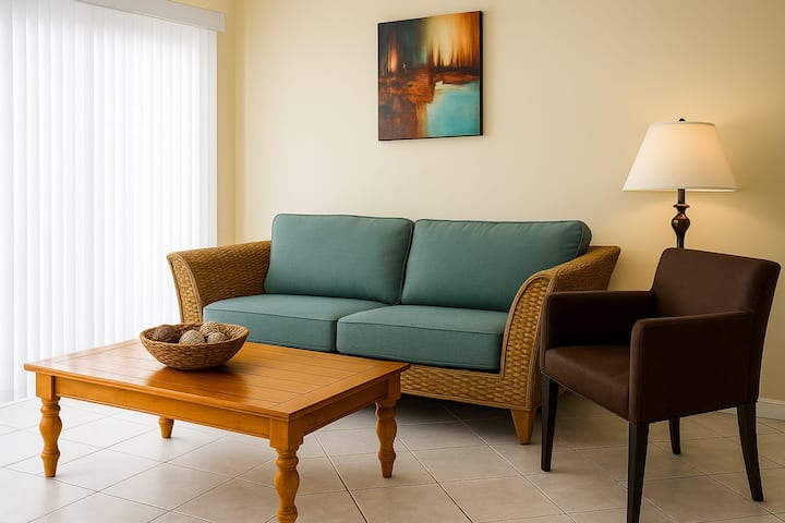Wow! 5 Minutes From The Beach With Free Parking!!! - Sunny Isles Beach, FL