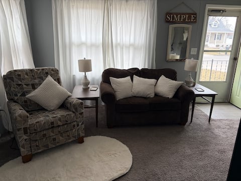 Charming 2-bedroom home with a fenced yard