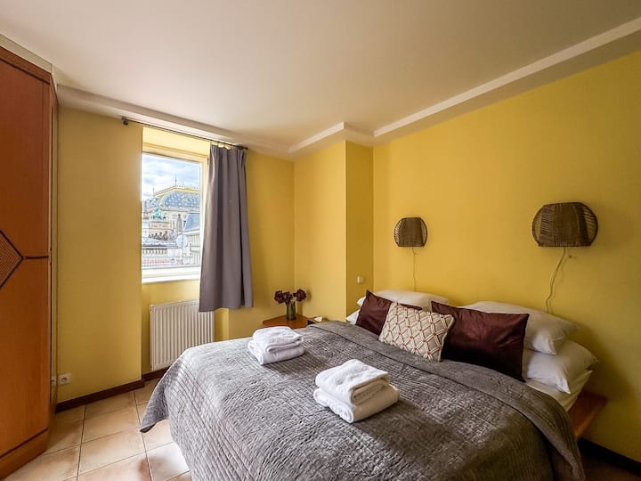 Chambre principale avec lit « king size » (160 x 200 cm)