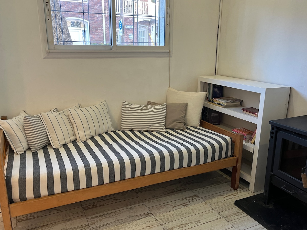 Casa de huéspedes con 1 dormitorio en La Lucila