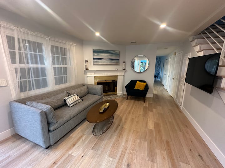 Adorable 2-bedroom Vacation Home With Fireplace - Coronado, CA
