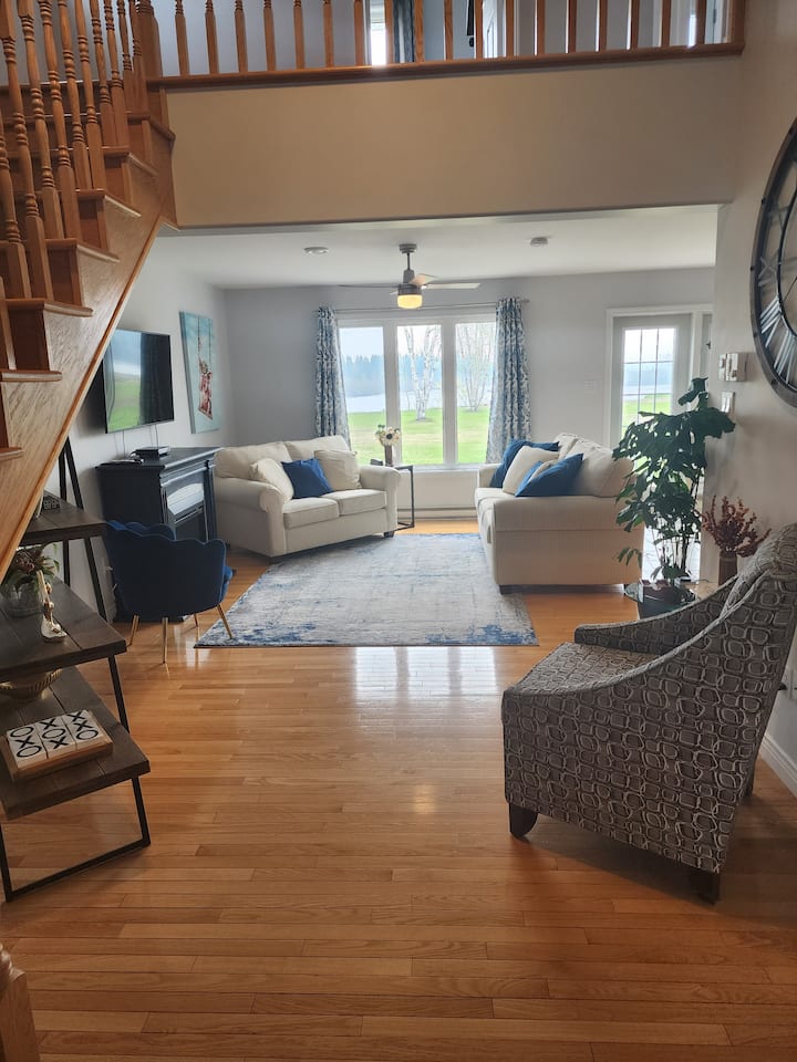 Entire 3 bedroom home w/ amazing view on the river