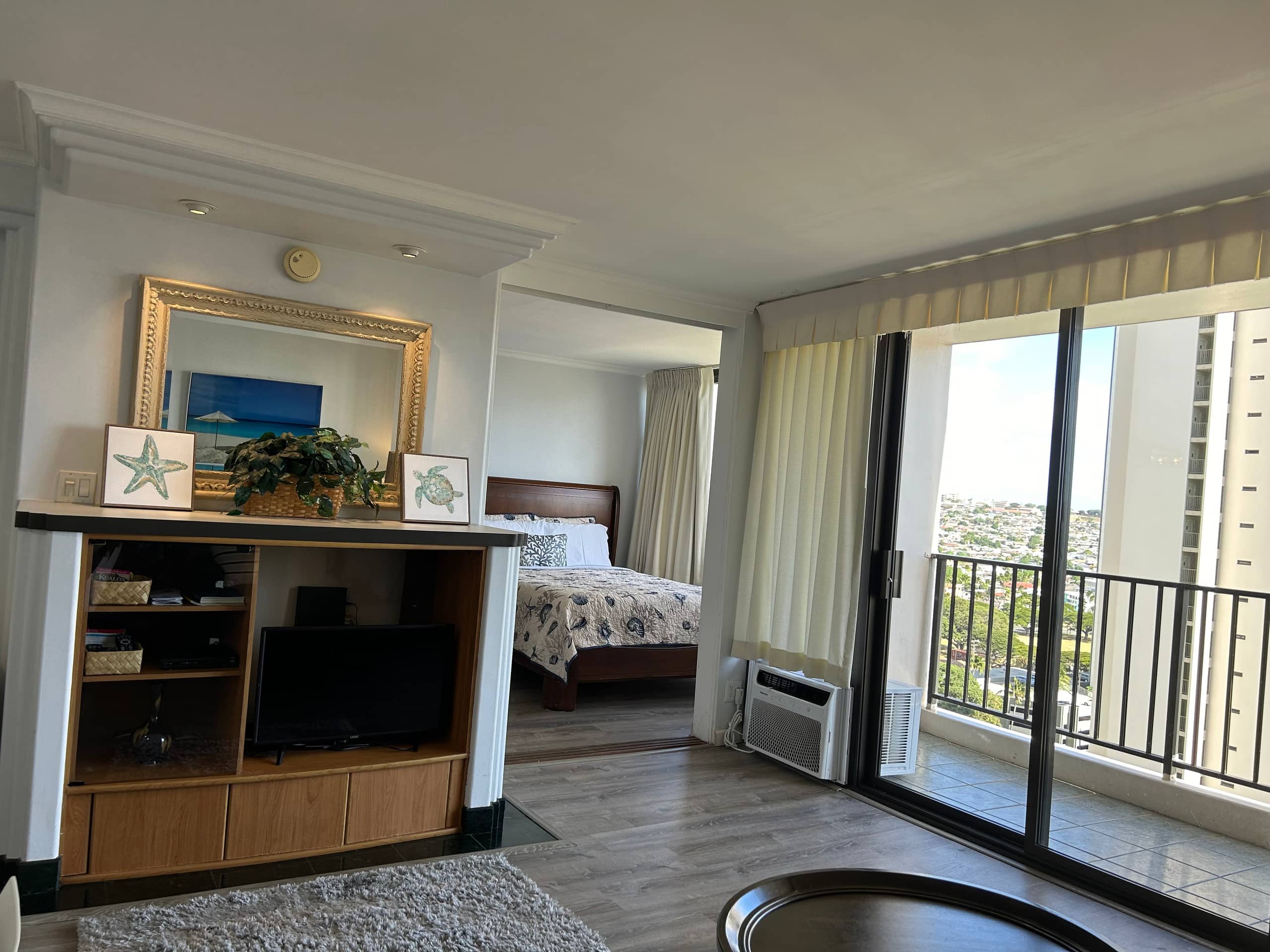 WB1909 Waikiki Steps to the Beach Wifi Ocean View - Image 8
