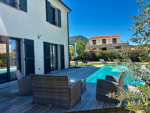 Beautiful Amanduli villa with pool