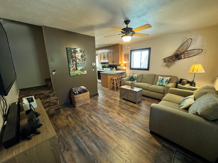 Newly Remodeled Cozy Cabin In The Pines - Island Park, ID