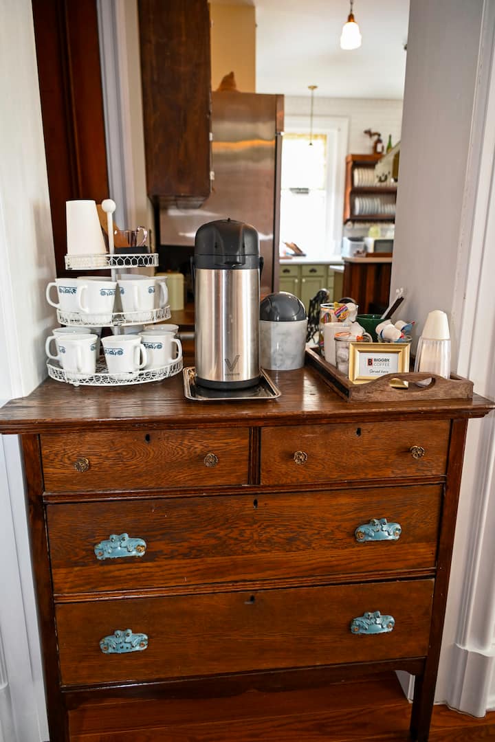 CORTIS エアビーアンドビー airbnb トレカセット　未開封 The Alvinia Room” -The Black Walnut Inn in New Baltimore, Michigan