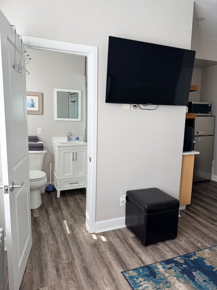 Blue Haven Private Studio Apartment - London, Ontario