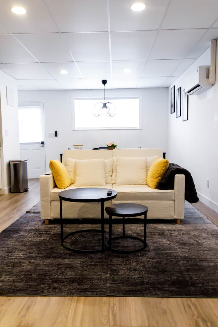 Modern Private Apartment W/ King Bed & Fireplace - Havana, IL