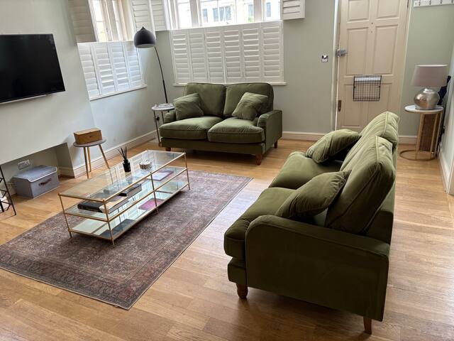 Beautiful mews house in South Kensington. gallery image 2