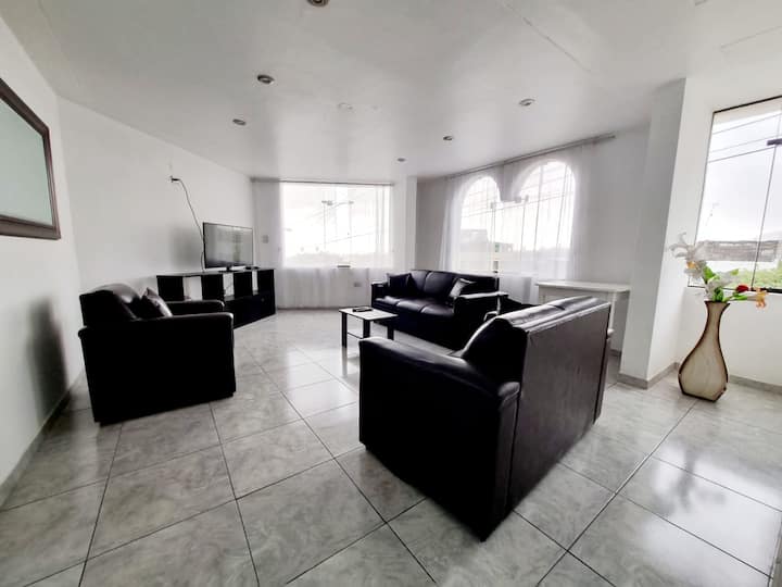 Departamento Independiente Con Cochera, 3baños - Arequipa
