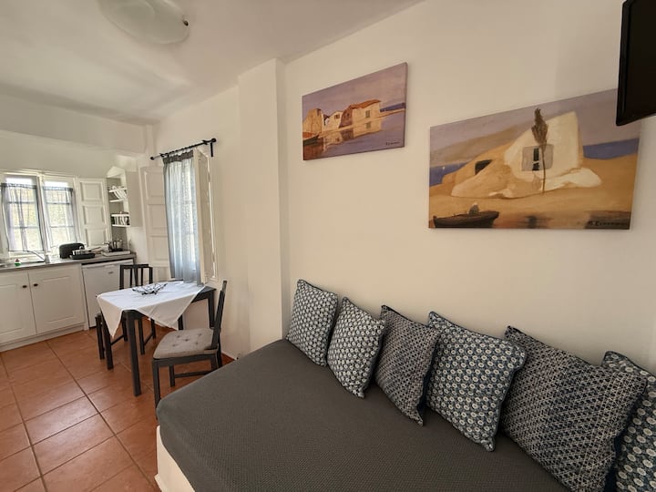Wonderful Studio, Tholos Nikoleta At Oia's Center! - Oia