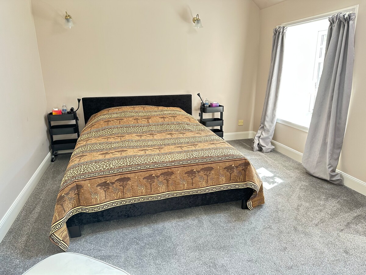 Спална соба 2 - приземје - брачен кревет