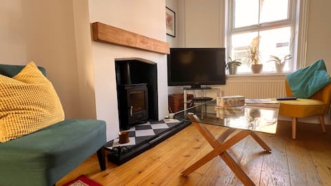Successful Airbnb property: A Charming Cottage, Just a Moment from the Beach in Weymouth And Portland
