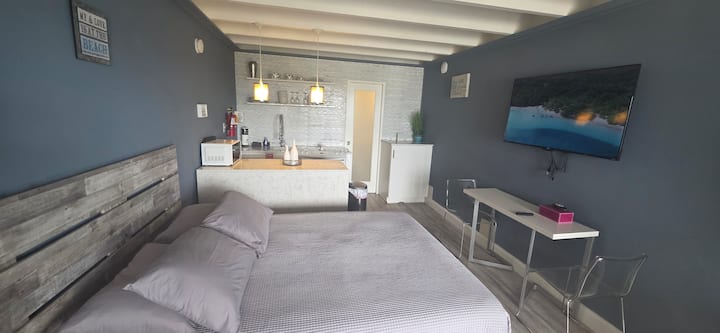 Super Beach Pad, On The Beach!