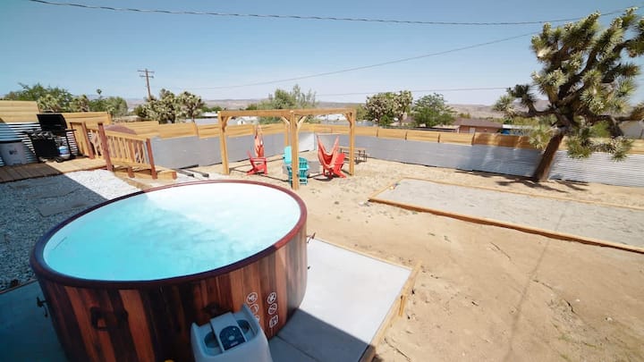 Desert Dawn: Pet-friendly |Modern Home|spa & Bocce - Yucca Valley, CA