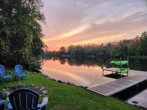 Luxurious waterfront 5-bedroom with pool and spa