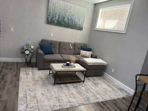 Successful Airbnb property: One bedroom secondary suite in residential home in Cityscape