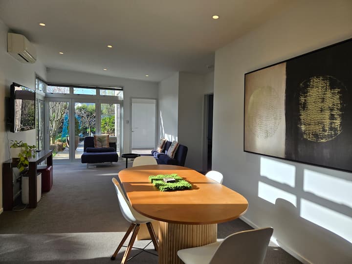 Convenient, Spacious 3 B/r Oasis - Christchurch