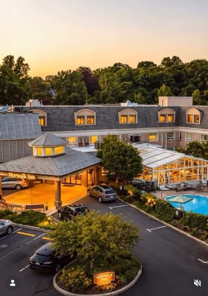 Long Term Hotel Room With Pool In Downtown Norwalk - Norwalk, CT