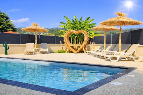 Stunning villa with heated pool & foosball table