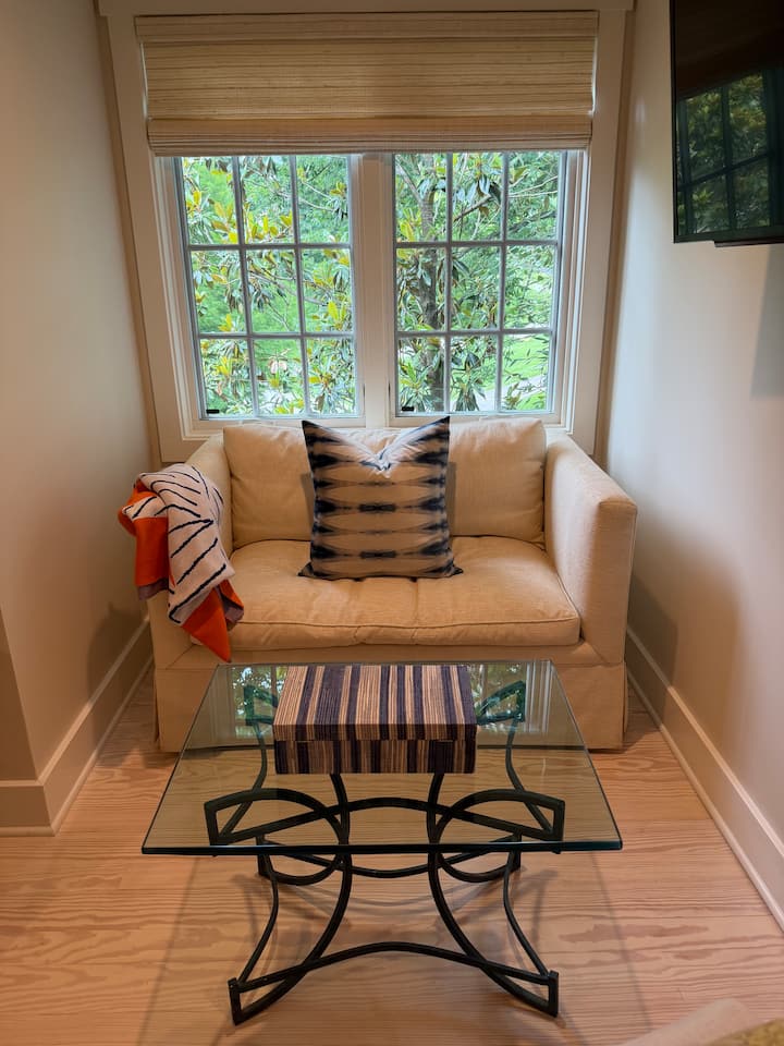 Charming Cottage & Pool Near Churchill Downs - Louisville, KY