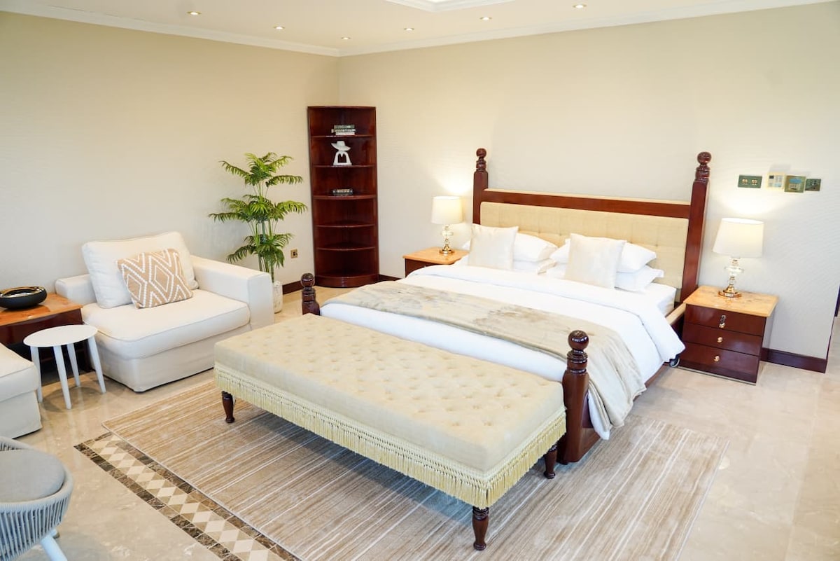 Stunning Signature Villa in Palm Jumeirah Dubai