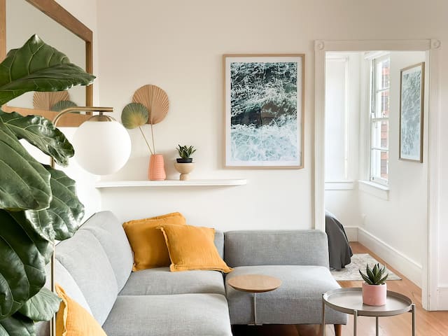 Light-filled Two-Bedroom Apt Surrounded By Parks