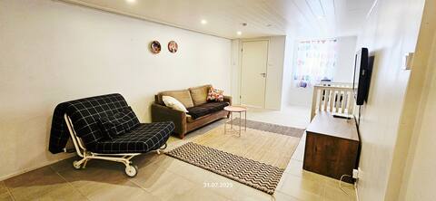 Top performing Airbnb: Two room 54m² apt, WiFi, free parking, terrace in Läntinen Suurpiiri