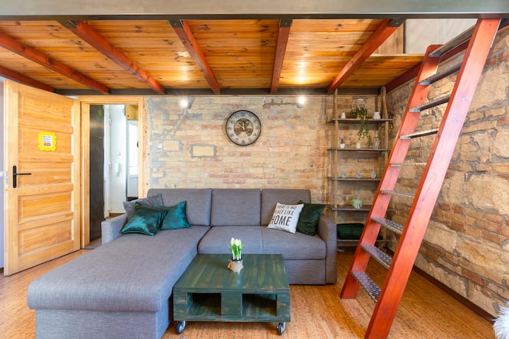 Cozy Modern Loft · Peaceful Stay Near City Center - Budapest