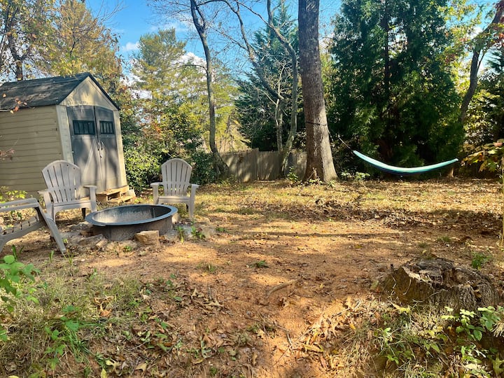 Hickory Hilltop Hideaway • Sauna • 15 to AVL - Tiny houses for
