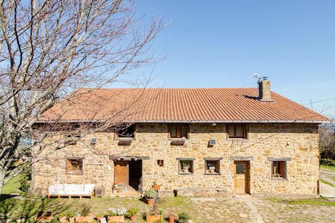 Room in Getaria. Basque Coast. LS000257