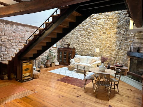 Getaria, room on the Basque coast. LS000257