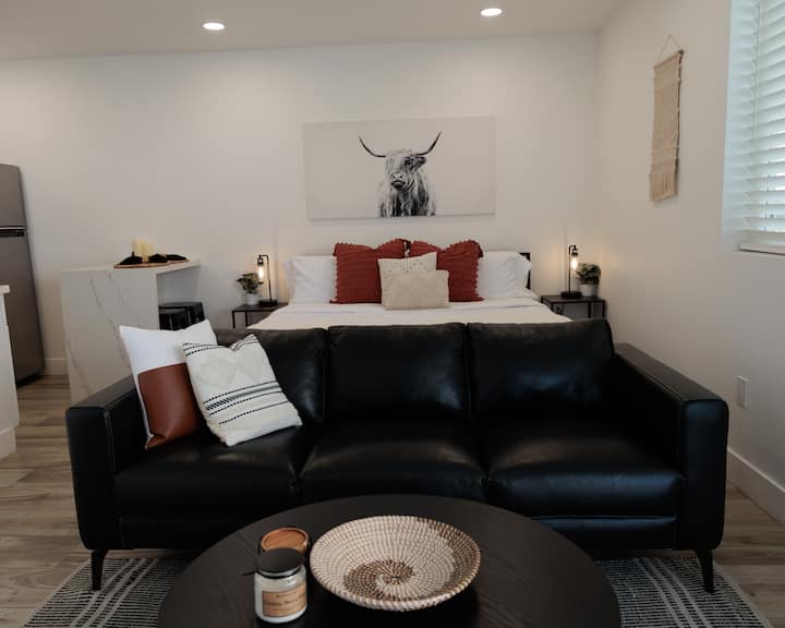 Private Cozy King Bed Suite With A Modern Flair - Temecula, CA