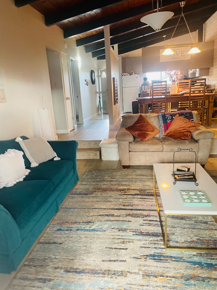 Obývačka s otvoreným priestorom 