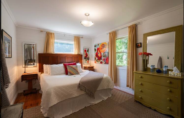 Love The Cottage~Lake Escape #cozycanadiancottage gallery image 4