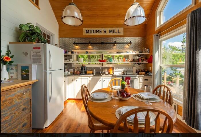 Love The Cottage~Lake Escape #cozycanadiancottage gallery image 5