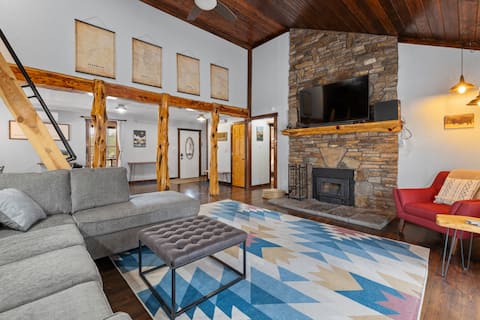 Tatanka Getaway with Hot tub & Game Room