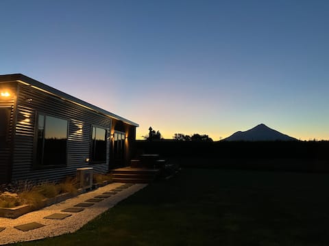 Peachy On Pembroke - Stunning Mountain View