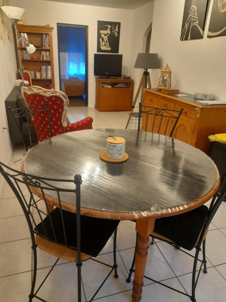 Appart Climatisé 2 Chambres, Wifi, Coeur De Mèze - Mèze